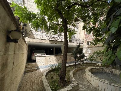 خرید آپارتمان شهرک غرب ۱۳۰ متری ۳ خوابه  ۲۰ ساله - 8021822